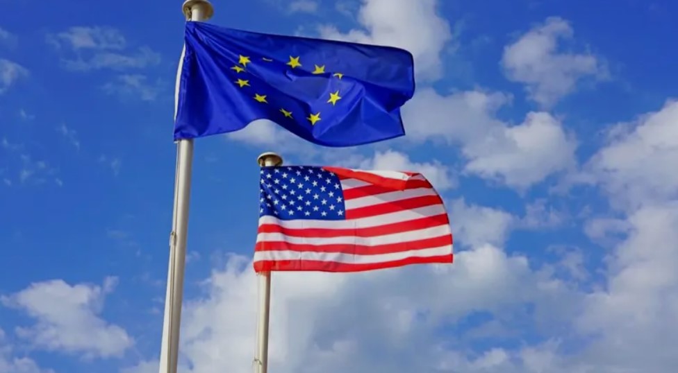 الاتحاد الأوروبي يُطالب الولايات المتحدة بالالتزام باتفاق التجارة