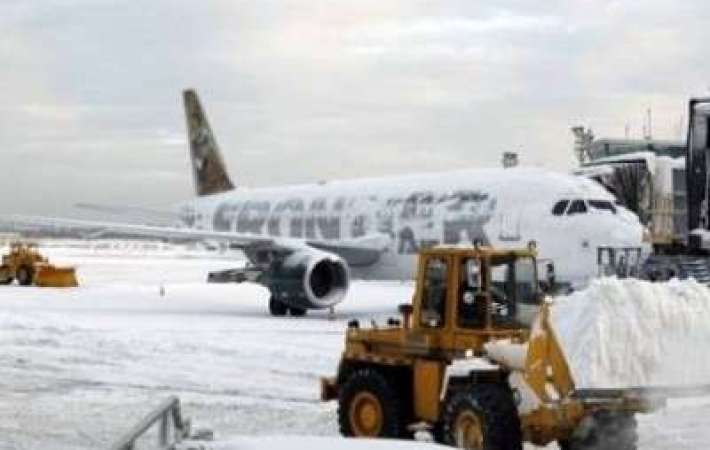 إلغاء آلاف الرحلات الجوية بسبب عاصفة شتوية قوية في الولايات المتحدة