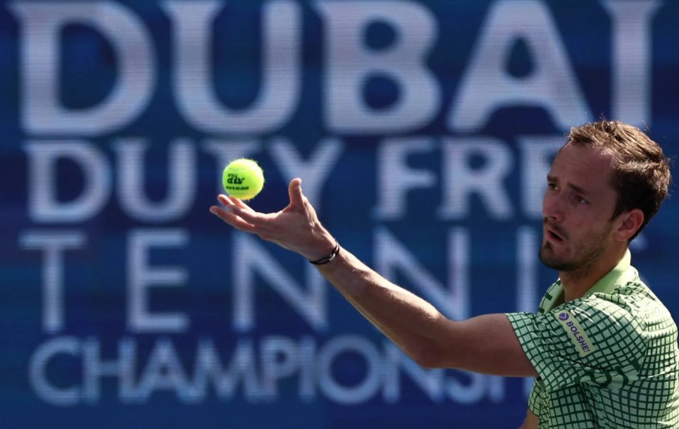 دورة دبي المفتوحة للتنس: الروسي دانييل مدفيديف يتأهل إلى ثمن النهائي