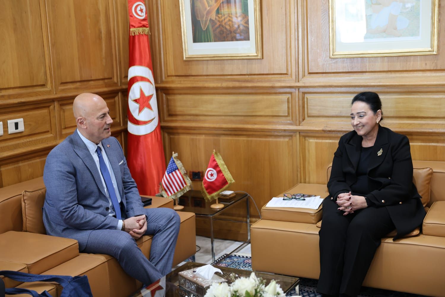 تعزيز التعاون في مجال التراث محور لقاء بين وزيرة الشؤون الثقافية وسفير الولايات المتحدة الأمريكية في تونس