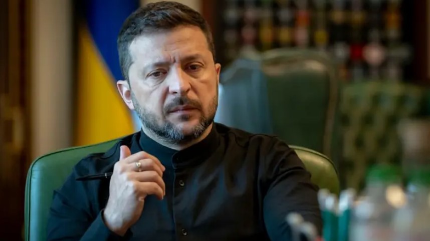 زيلينسكي: ’’نتوقع أن تقود المحادثات مع روسيا والولايات المتحدة إلى اجتماع بين قادة الدول الثلاث’’