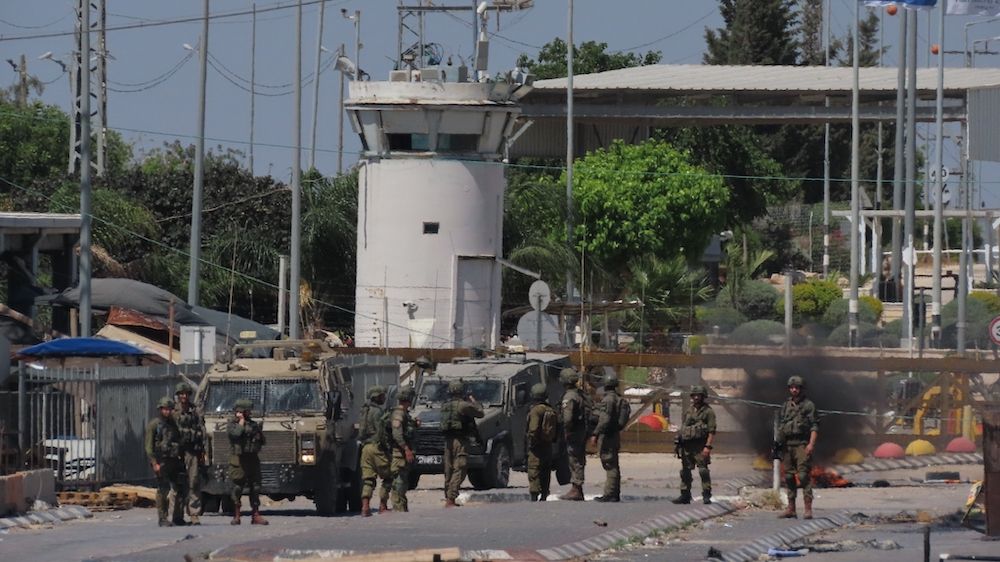 الاحتلال  يعتقل رئيس مجلس قروي المغير وشاب من أم الشرايط