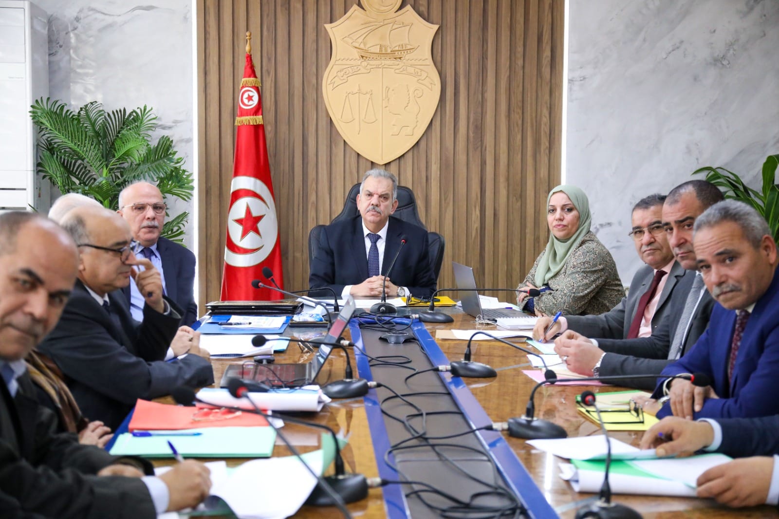 متابعة تقدم المشاريع الشبابية والرياضية بولاية منوبة محور جلسة عمل   باشراف وزير الشباب والرياضة 