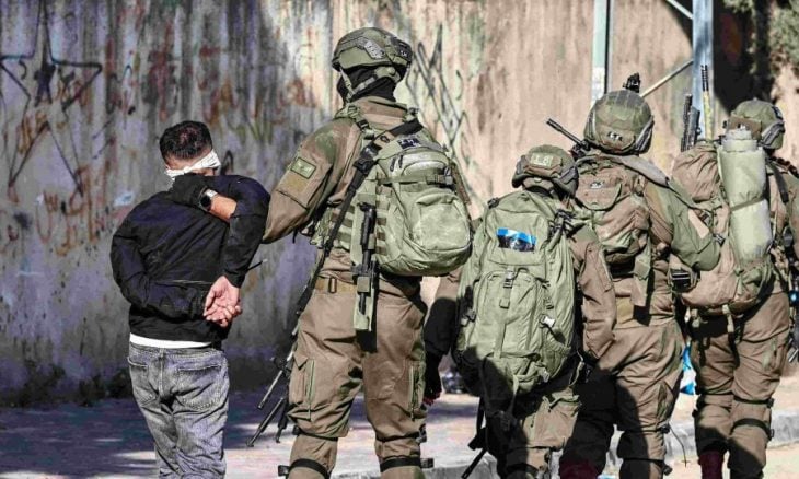 العدوان الصهيوني : اعتقال 19 فلسطينيا من مناطق مختلفة بالضفة الغربية
