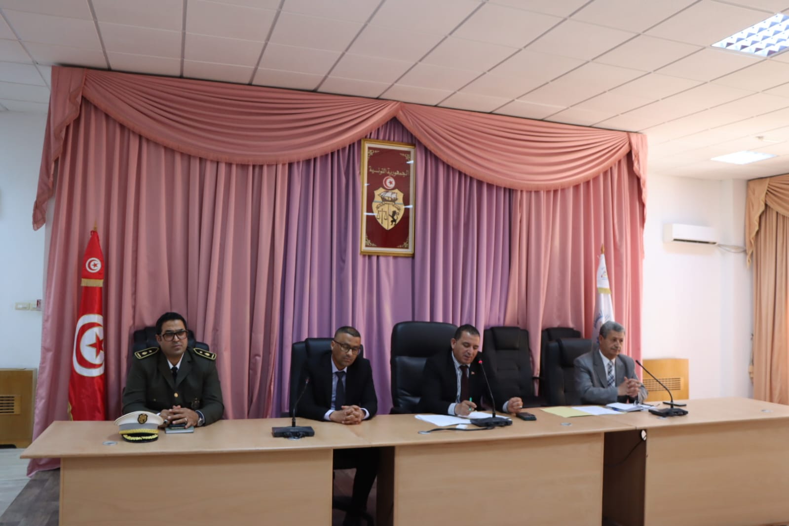 المنستير: النظر في الآليات الكفيلة بالارتقاء بالمناخ المدرسي وتكريس مقومات السلامة داخل المؤسسات التربوية ومحيطها.