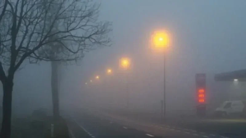 ضباب محليا كثيف الليلة وصباح غد السبت يتسبب في انخفاض مدى الرؤية الأفقية