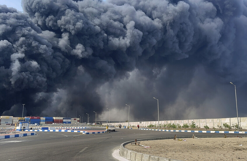 ايران: انفجارات ضخمة في ميناء تشابهار بمحافظة سيستان وبلوشستان في جنوب شرق البلاد