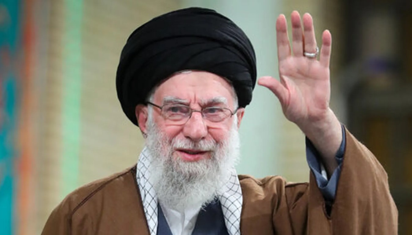 ترامب يُعلن مقتل المرشد الإيراني علي خامنئي