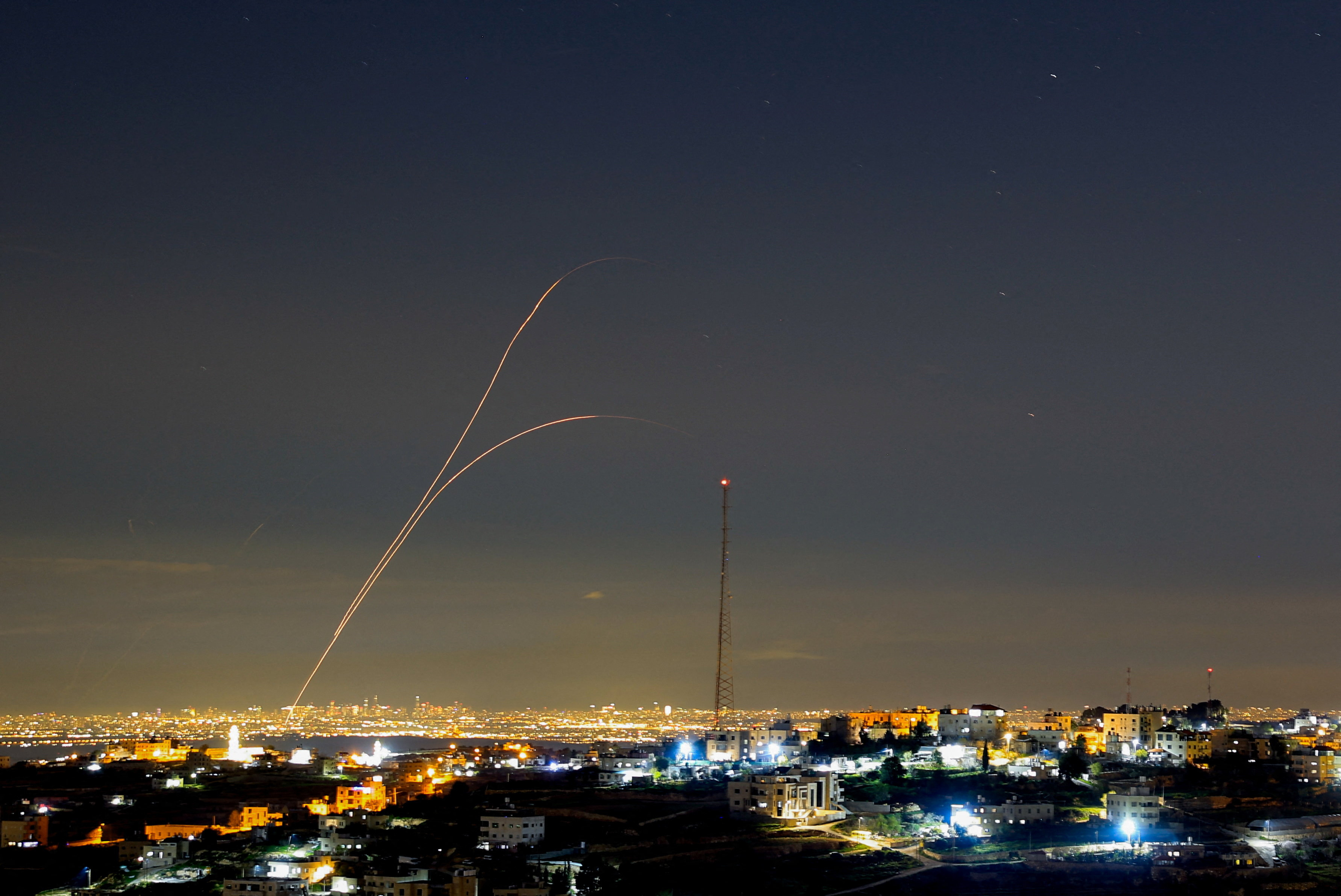 توجيه ضربات جديدة لإيران بعد مقتل خامنئي