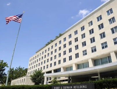 الولايات المتحدة تأمر بمغادرة الموظفين غير الضروريين للبحرين والعراق والأردن