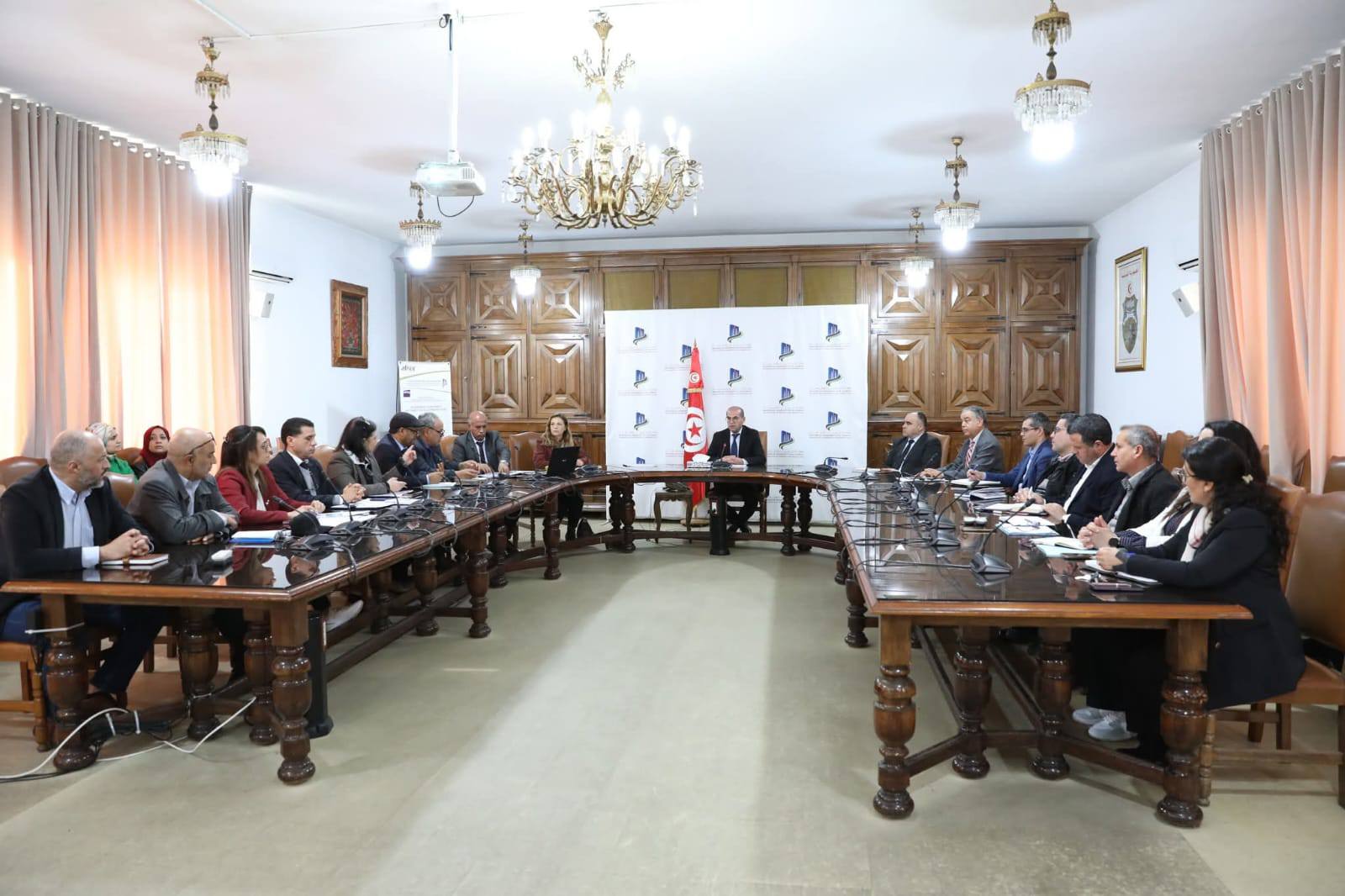 جلسة عمل حول تقدم انجاز مشاريع البنايات المدنية