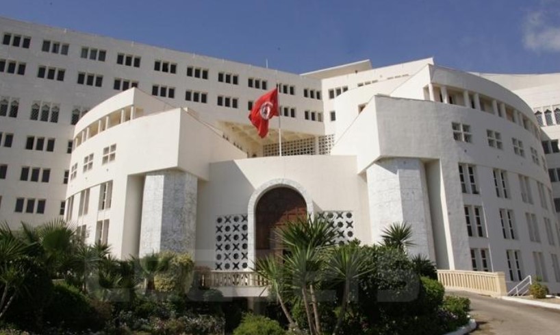 وزارة الخارجية تضع على ذمة أفراد الجالية التونسية بدول الخليج العربي والشرق الأوسط عناوين وأرقام للتواصل عند الضرورة
