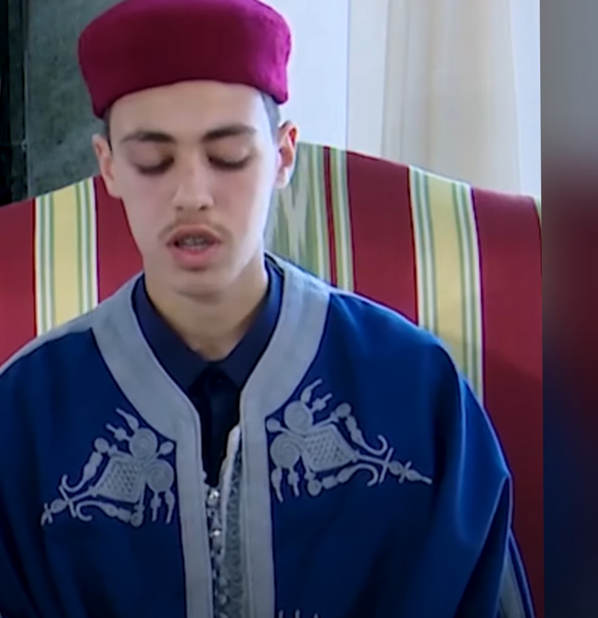 القارئ التونسي الشاب معاذ الربودي، يتوج بالجائزة الأولى في حفظ كامل القرآن الكريم، في مسابقة انتظمت بالعاصمة السينغالية داكار