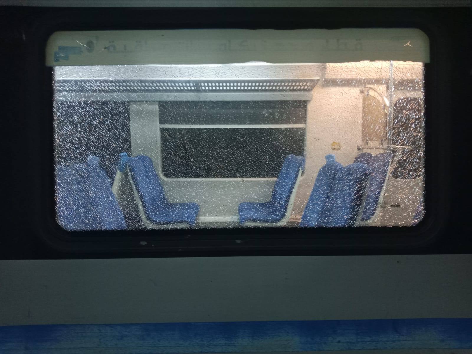 تعرّض قطار الضاحية الجنوبية إلى الرشق بالحجارة (صور)