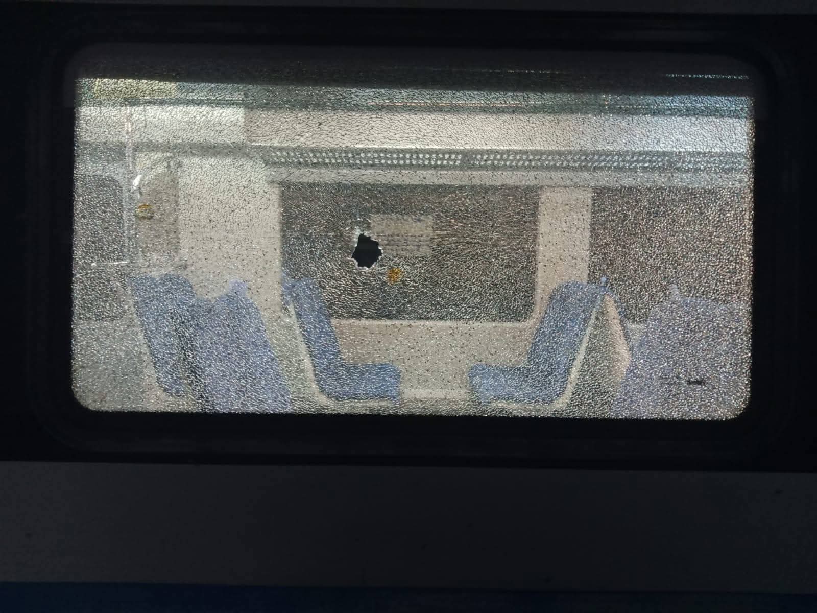 قطار الضاحية الجنوبية يتعرض الى الرشق بالحجارة