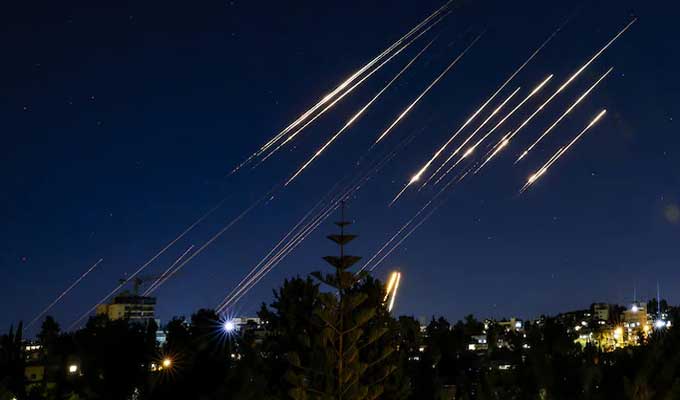 L’Iran lance une vague de missiles contre l’entité sioniste