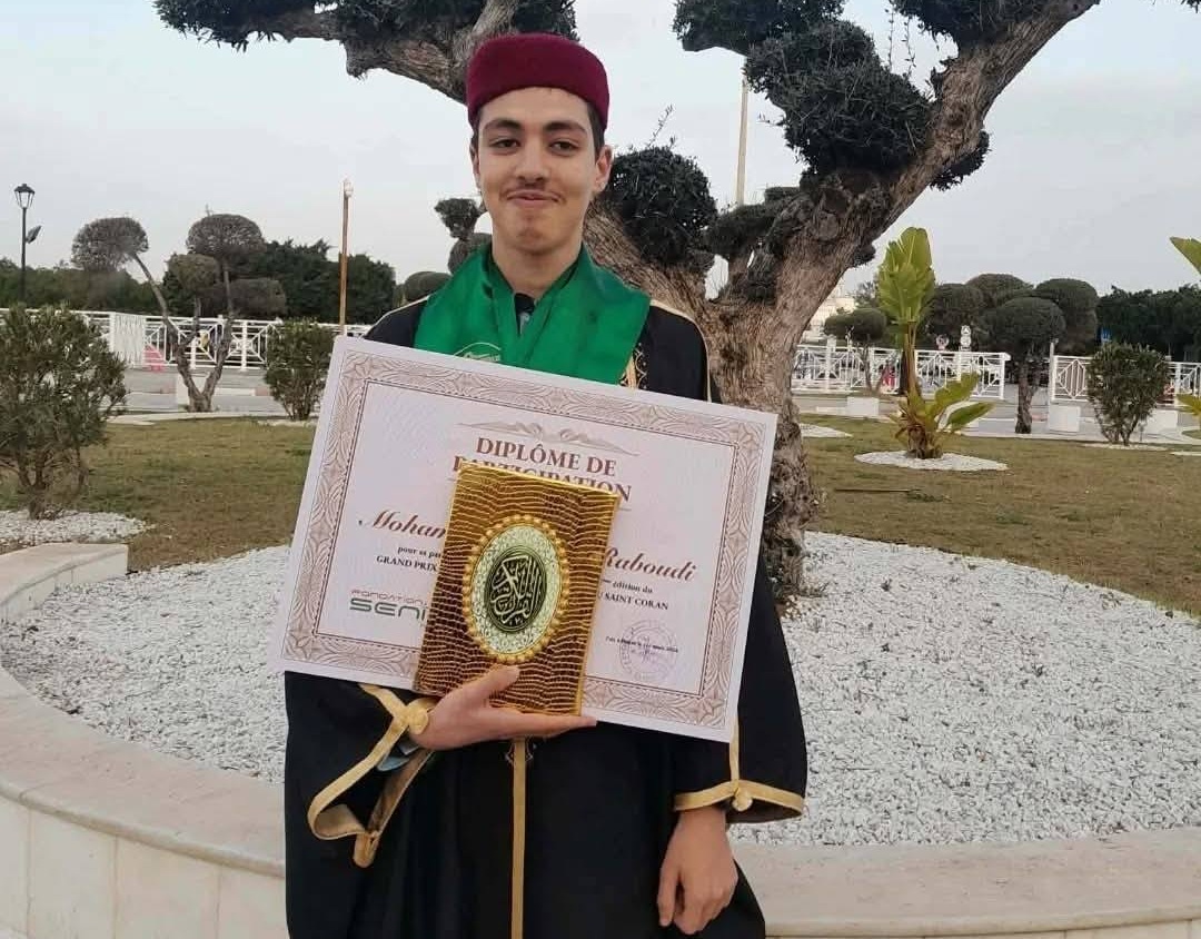 القارئ معاذ الربودي يفوز بالجائزة الأولى في حفظ كامل القرآن الكريم في مسابقة قرآنية بالسينغال