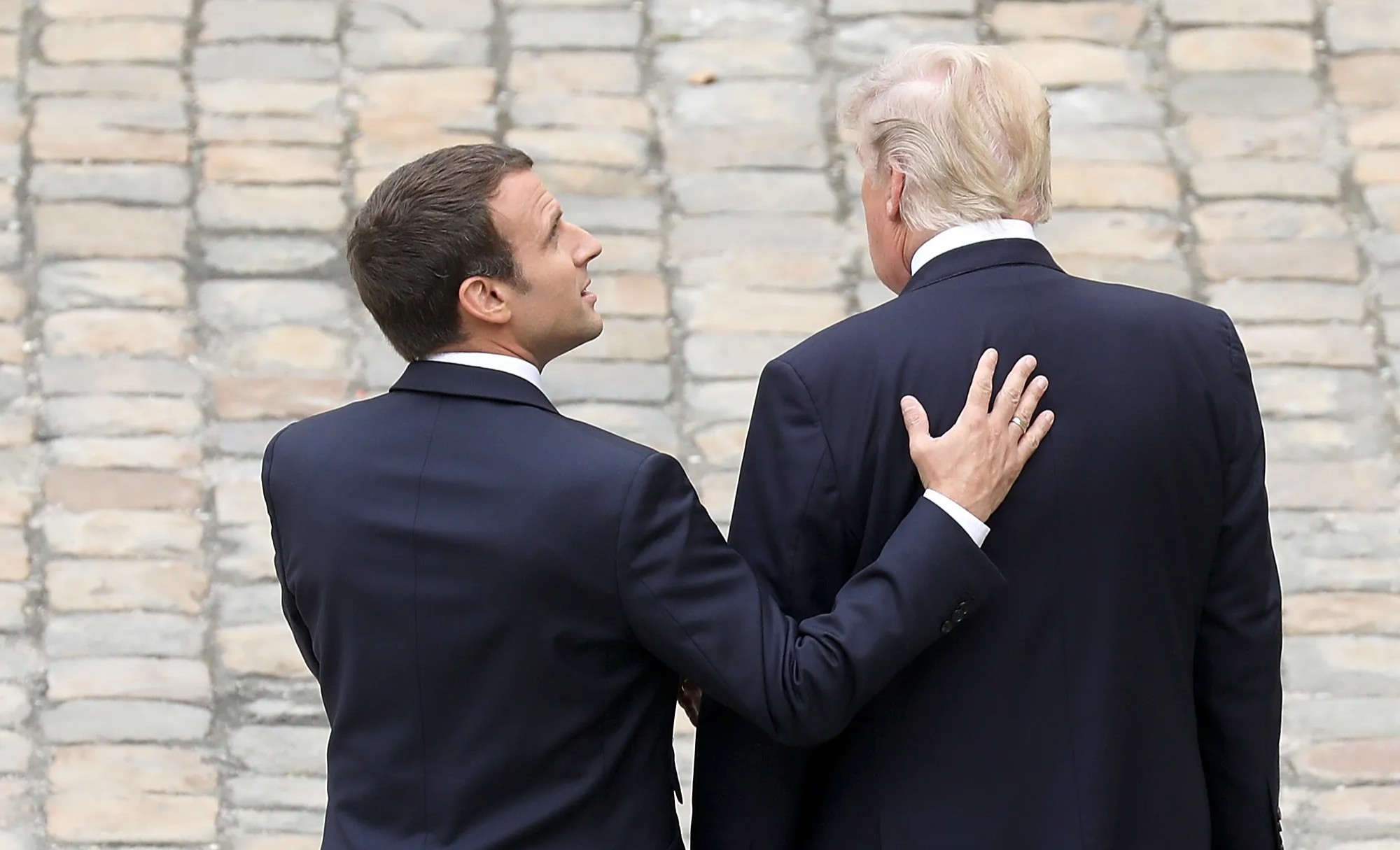 فرنسا تسمح لأمريكا باستخدام قواعدها العسكرية في الشرق الأوسط