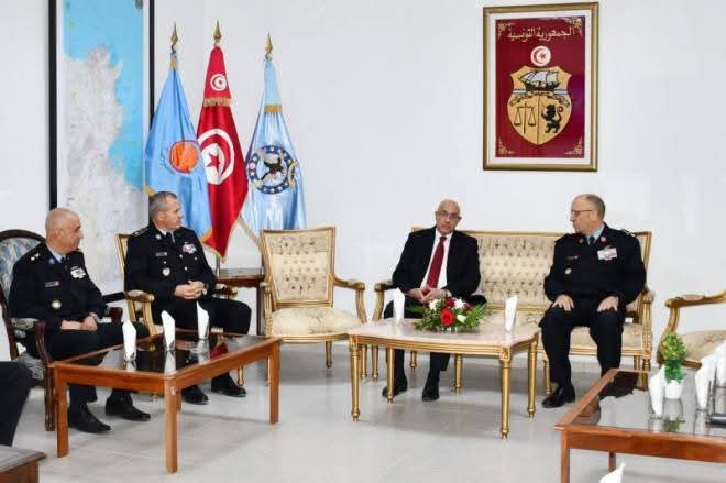 وزير الدفاع الوطني يزور إحدى الوحدات العسكرية بولاية باجة 