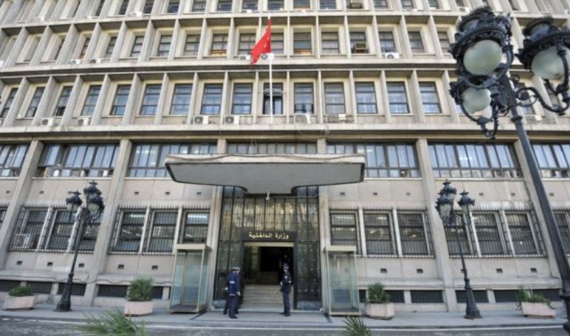 وزارة الداخلية توضح بشأن الحواجز المحيطة بمقر سفارتي فرنسا والسعودية وتمثال إبن خلدون