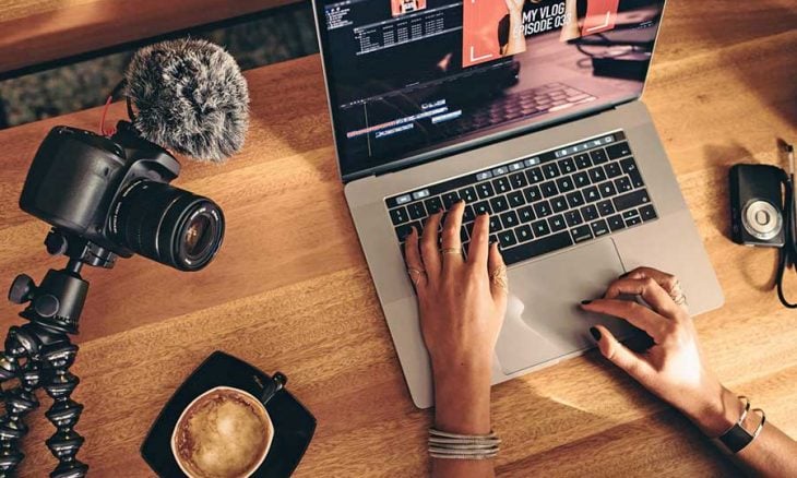 أحمد العباس ( صانع محتوى ) : انطلقت بمشاهد فكاهية ....وشغفي قادني لدراسة  السينما  