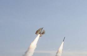 الدفاع الجوي الكويتي يتعامل مع هجمات صاروخية وطائرات مسيرة معادية