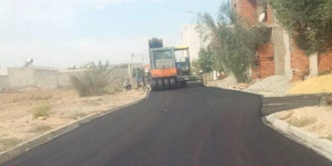 سوسة: تواصل أشغال تعبيد الطرقات بعدة مناطق بمعتمدية مساكن.