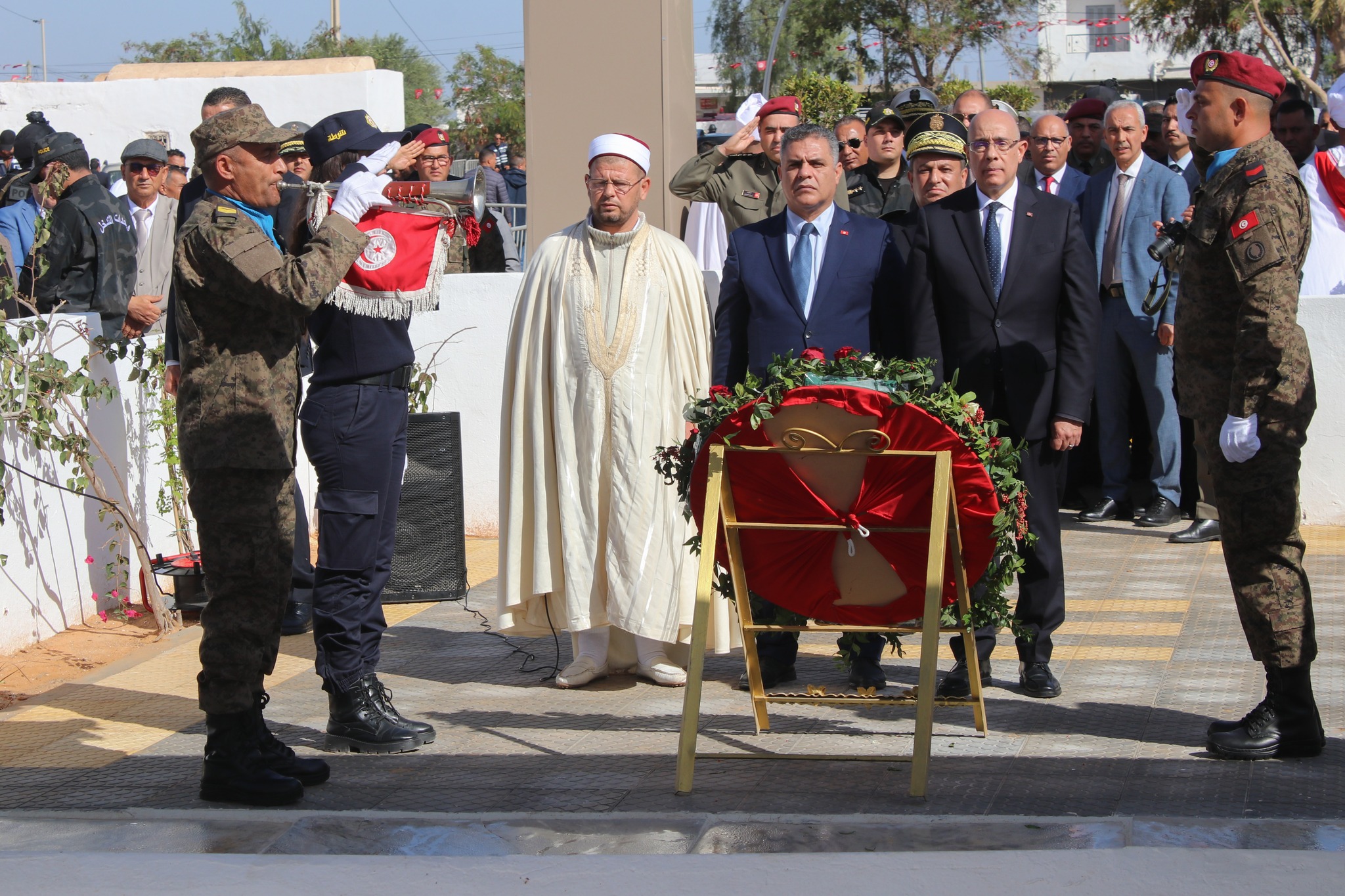 مدنين: وزيرا الدفاع والداخلية يشرفان على موكب رسمي إحياء للذكرى العاشرة لملحمة 7 مارس ببن قردان.