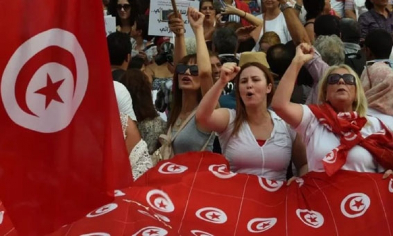 خبراء في مجال النوع الاجتماعي: يجب تعزيز حضور المرأة في مواقع صنع القرار ومعالجة تداعيات الأعباء المنزلية والمهنية