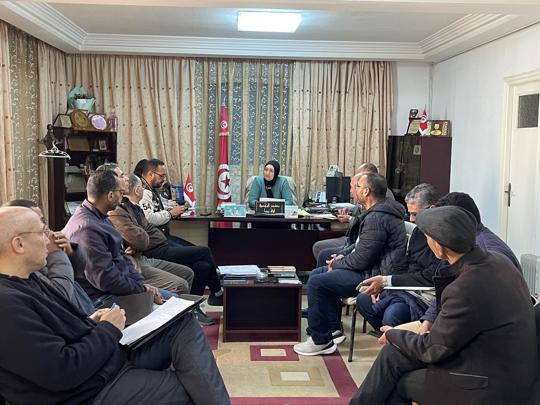 جلسة عمل حول متابعة أشغال تهيئة و تعبيد الطريق الرابطة بين مدينة المكنين و مدينة المهدية 