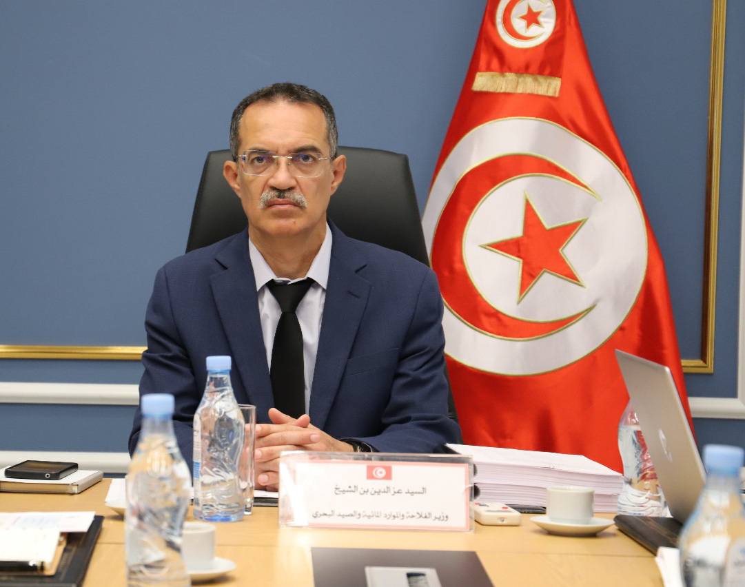 وزير الفلاحة يطلع على عدد من المشاريع الفلاحية بالقيروان