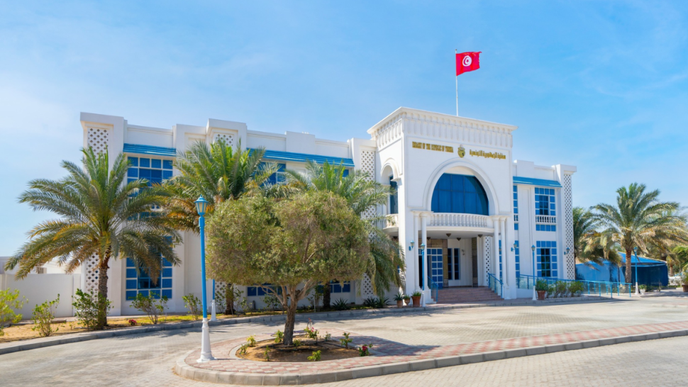 سفارة تونس بابوظبي تعلن عن جملة من الإجراءات لتسهيل مغادرة المواطنين التونسيين المتواجدين بإمارة أبوظبي والمناطق التابعة لها