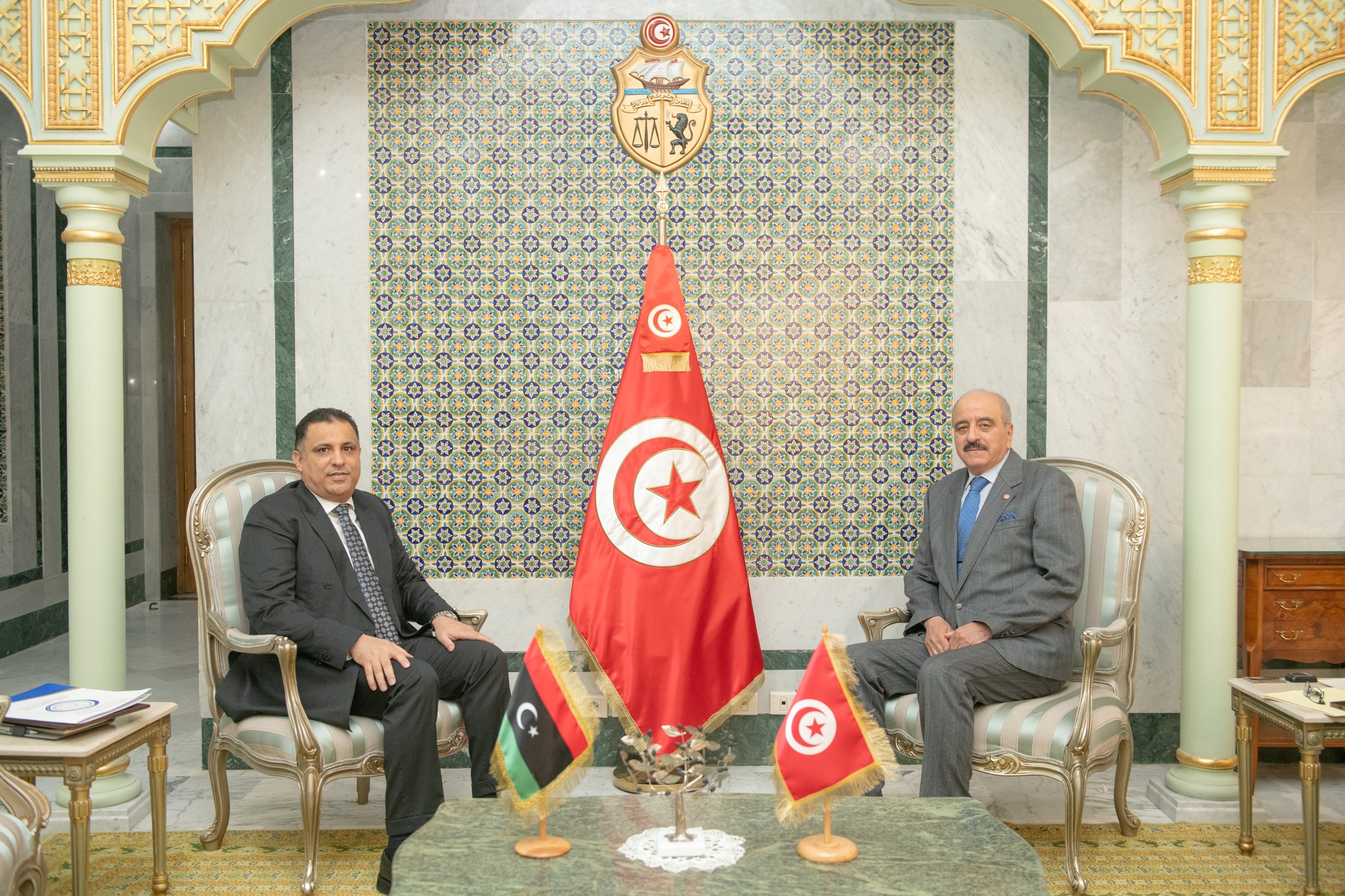 وزير الخارجية يلتقي سفير ليبيا بتونس