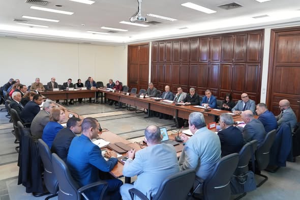 لجنة المالية بالبرلمان تناقش مشروع قانون لتطوير خطوط نقل الفسفاط بتمويل من الصندوق العربي للإنماء