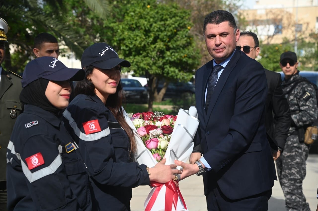 لدى زيارته مقر الادارة الجهوية للحماية المدنية بجندوبة كاتب الدولة المُكلف بالأمن يدعو إلى الإستعداد لمجابهة الأخطار ووضع خطة محكمة لحماية الثروة الفلاحية والغابية