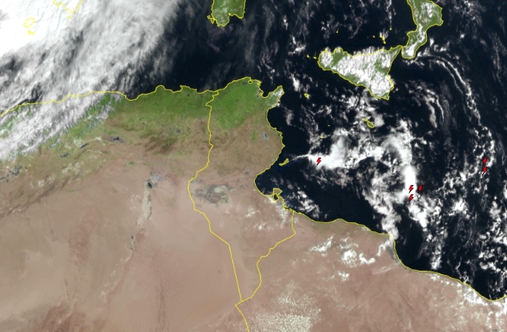 طقس السبت: سحب عابرة تتكاثف تدريجيا آخر النهار بالمناطق الغربية
