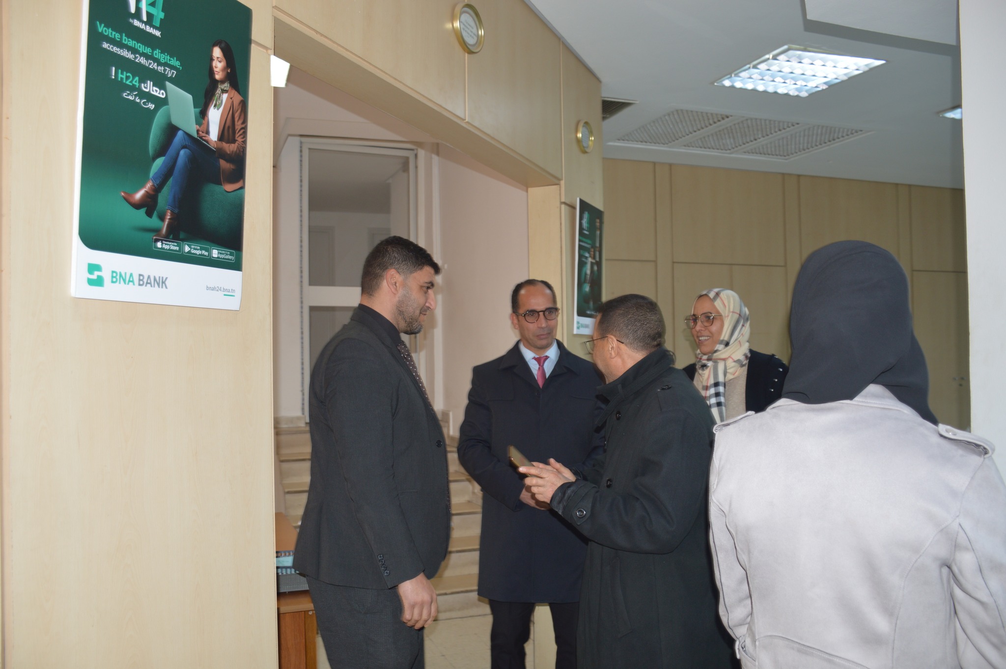 الكاف : والي الجهة يطلع  على جملة  من الملفات المقدمة لمصالح البنك الوطني الفلاحي بمختلف فروعه المحلية للإنتفاع بقروض