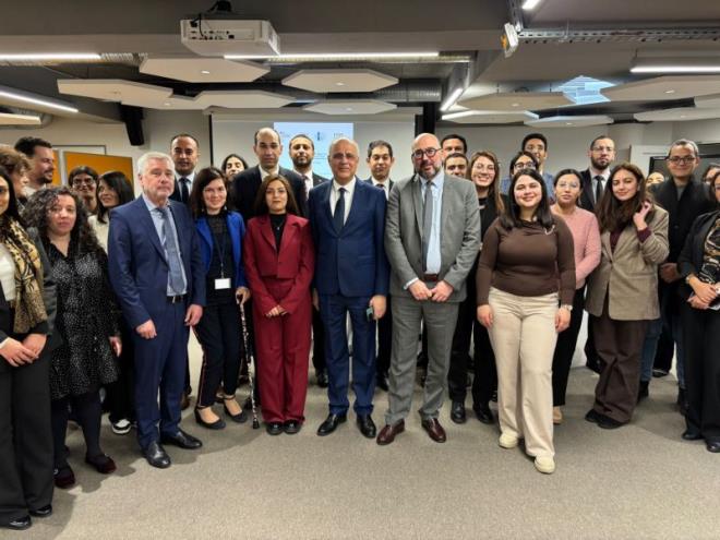 سفير تونس لدى فرنسا يواكب الجلسة الختامية لبرنامج تدريب لفائدة متربّصي المدرسة الوطنية للإدارة بتونس