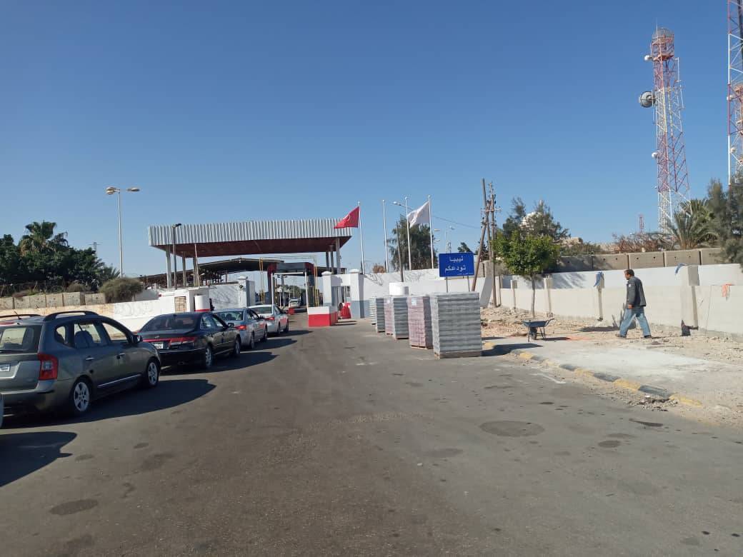 استئناف حركة المرور بمعبر راس جدير بعد احتجاجات ليلية على خلفية احتجاز تجار تونسيين لدى الجانب الليبي