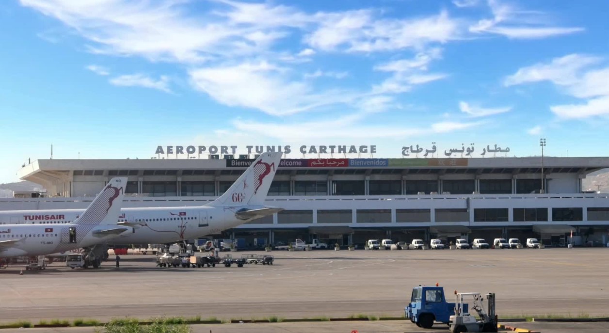وصول 14 تونسيا إلى مطار تونس قرطاج بعد اجلائهم من لبنان