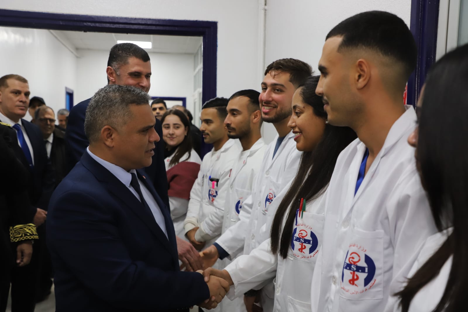 وزير الداخلية يشرف على حفل ختان عدد من أبناء منتسبي الوزارة