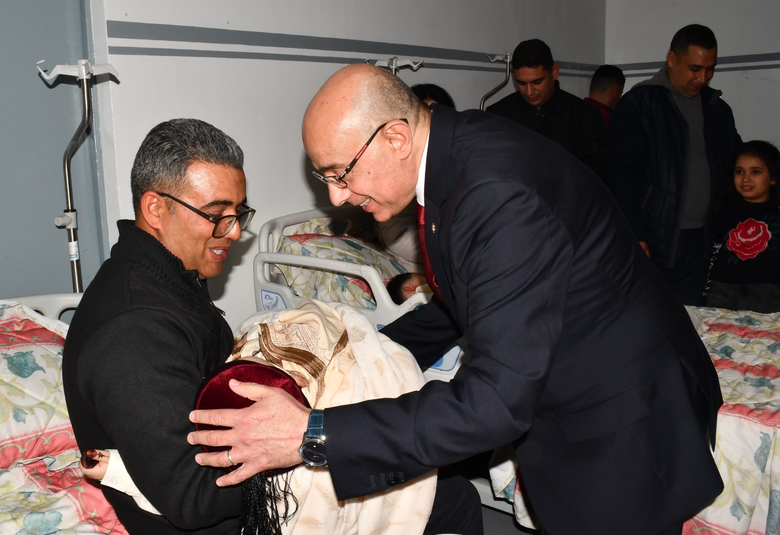 وزير الدفاع يُشرف على حفل ختان عدد من أبناء منتسبي الوزارة