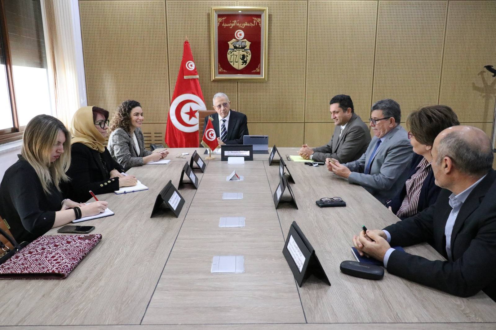 مصطفى الفرجاني يبحث مع مسؤولة بوزارة الصحة الفرنسية سبل تسريع التحول الرقمي للقطاع الصحي في تونس
