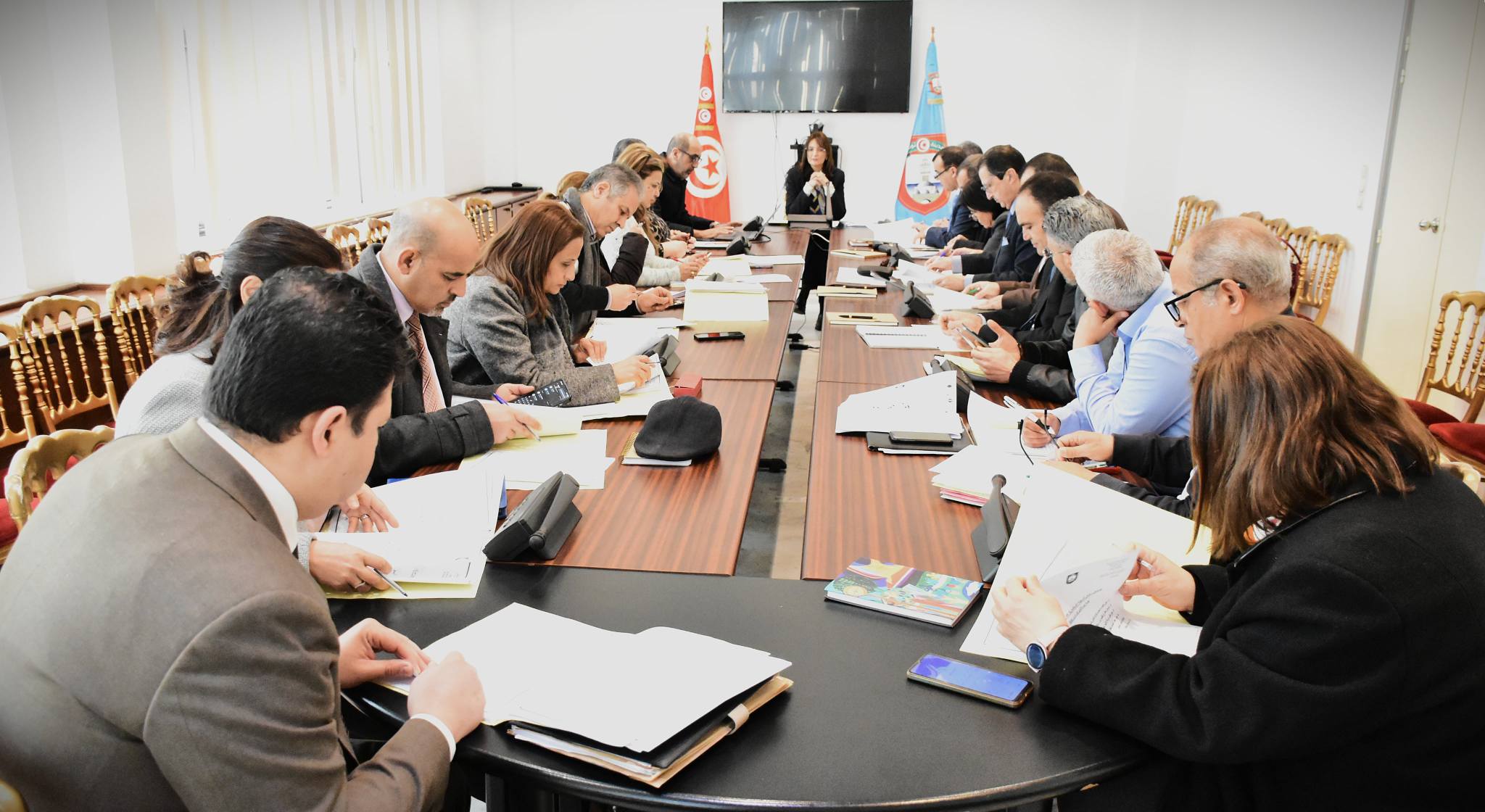 اللجنة الاستشارية لبلدية تونس تتداول في مقترح تركيب شاشات رقمية متطورة للإشهار المرئي الرقمي بالعاصمة