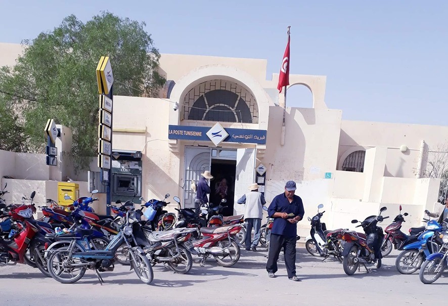  مصالح البريد بولاية قفصة  تقرر فتح مكاتب البريد بعدد من معتمديات الجهة لتامين حصص عمل ليلية اليوم و غدا 