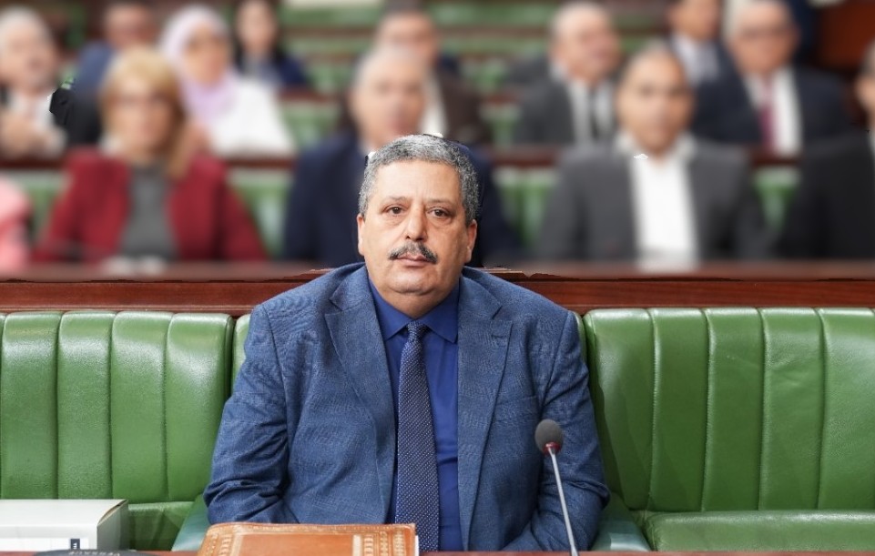 في ردّه على سؤال كتابي من البرلمان، وزير التربية يؤكّد تواصل الاستشارات لتسوية وضعية نوّاب ما قبل 2006 و2008