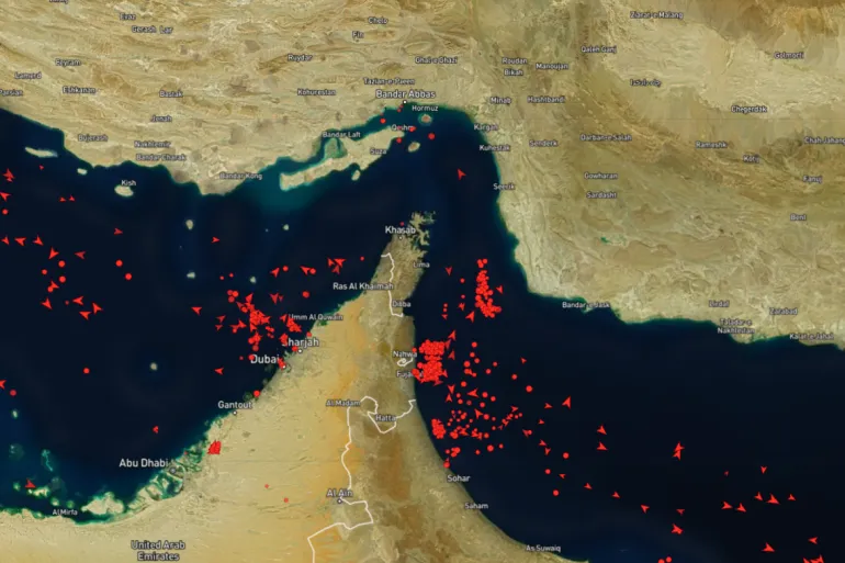 دول تقترح ممرا آمنا لنحو 20 ألف بحار عالقين بالخليج