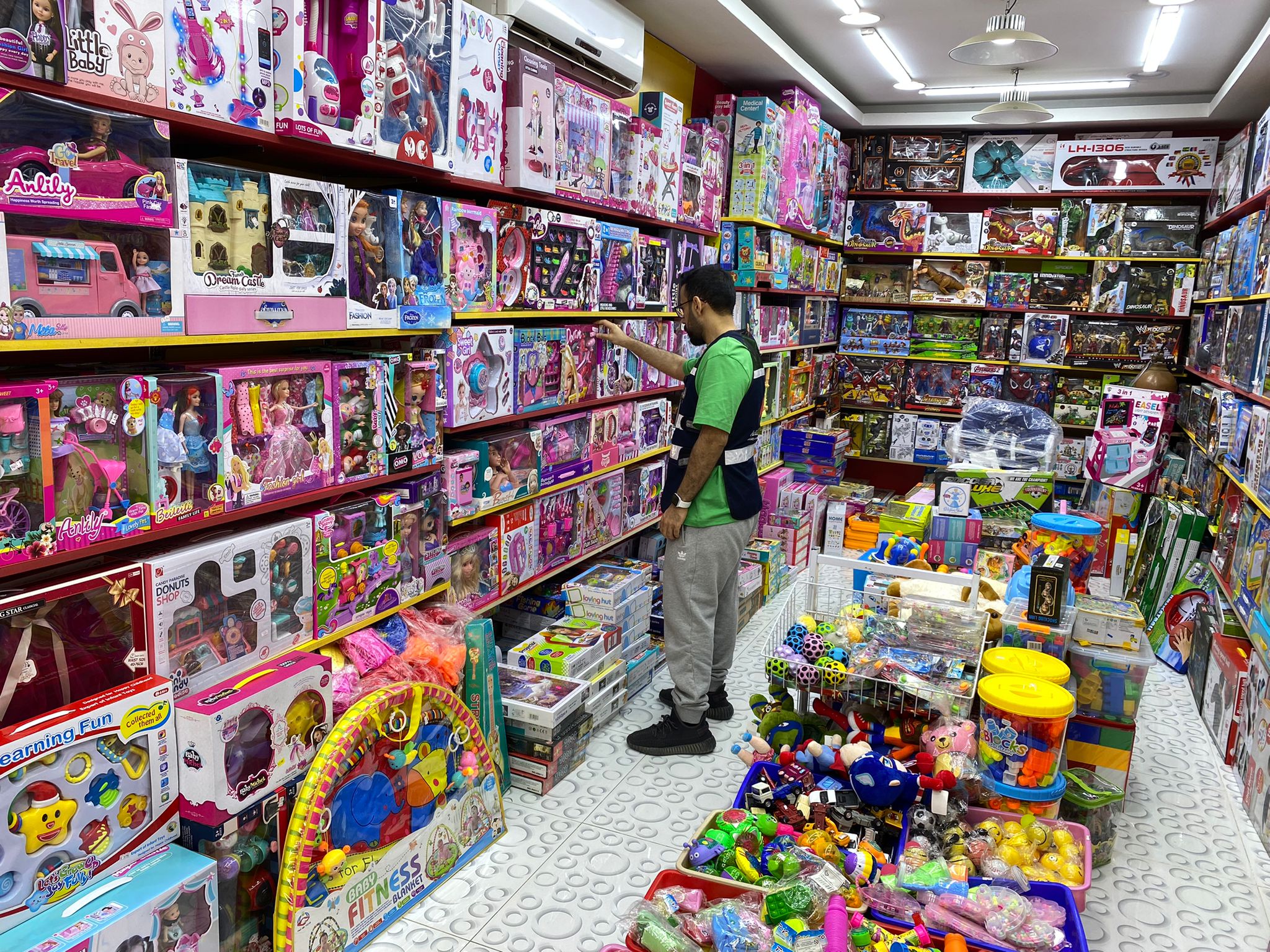 بن عروس: حملة مراقبة صحيّة لعدد من محلات الحلاقة والجوامع ومحلات بيع لعب الأطفال