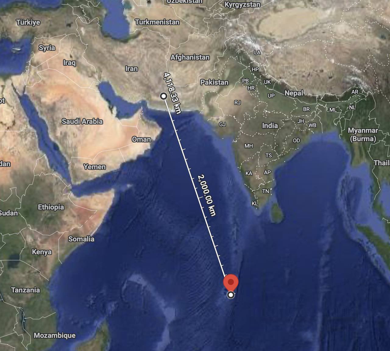 وكالة: إيران تطلق صاروخين على قاعدة أمريكية بريطانية في المحيط الهندي