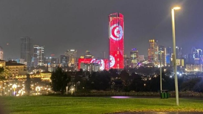 الاحتفال بالذكرى 70 لاستقلال تونس: اللونان الوطنيان الاحمر والابيض يوشحان مواقع رمزية في اثيوبيا وكندا